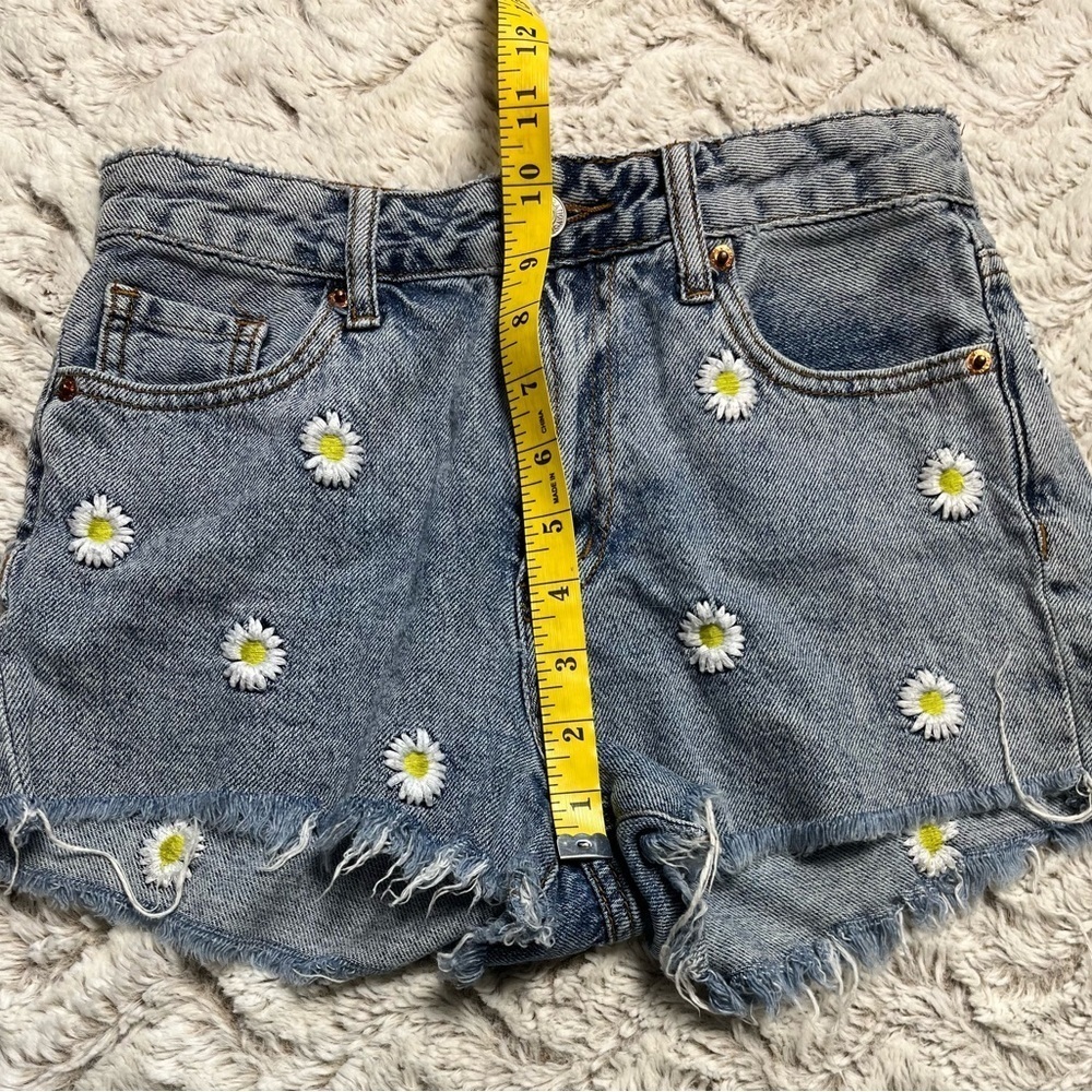 SONG  High Rise Embroidered Denim Shorts Boho Summer Beach 
Size 3/26 - Picture 4 of 5